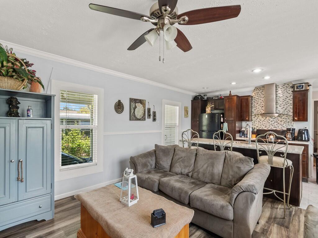 309 Mockingbird Avenue Property Photo 3