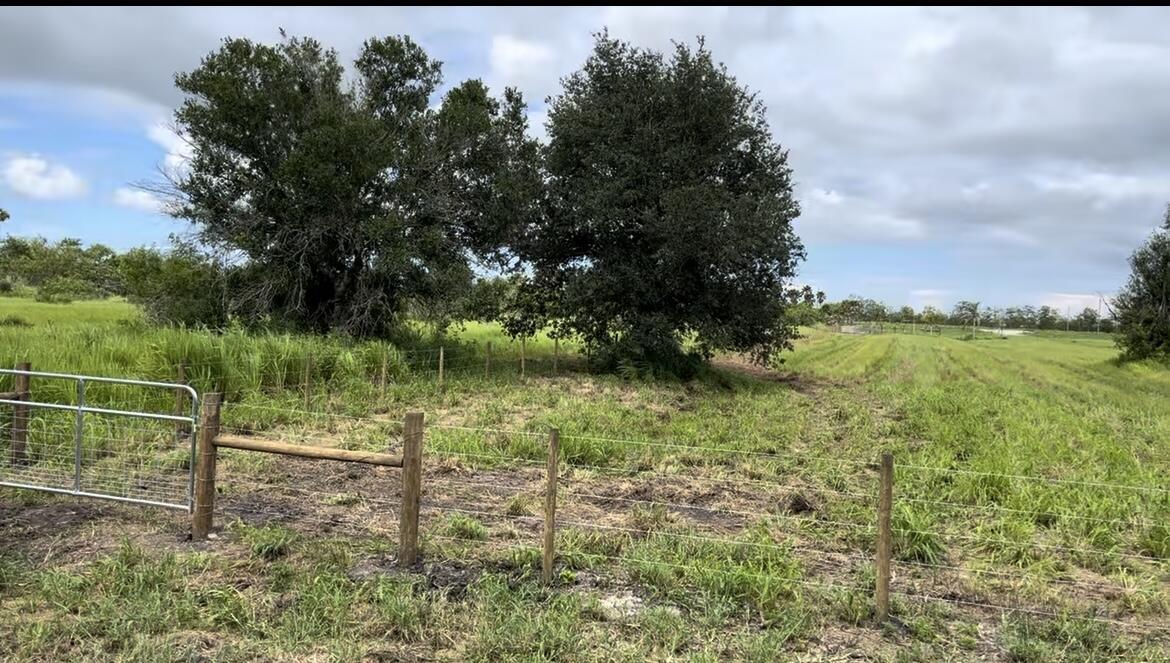 1503 S Header Canal Road Property Photo 6