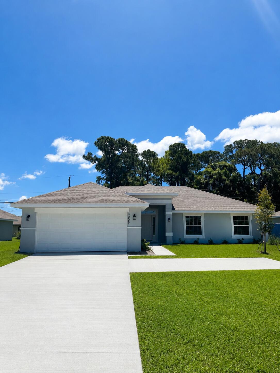3009 Sw Savona Boulevard Property Photo 1