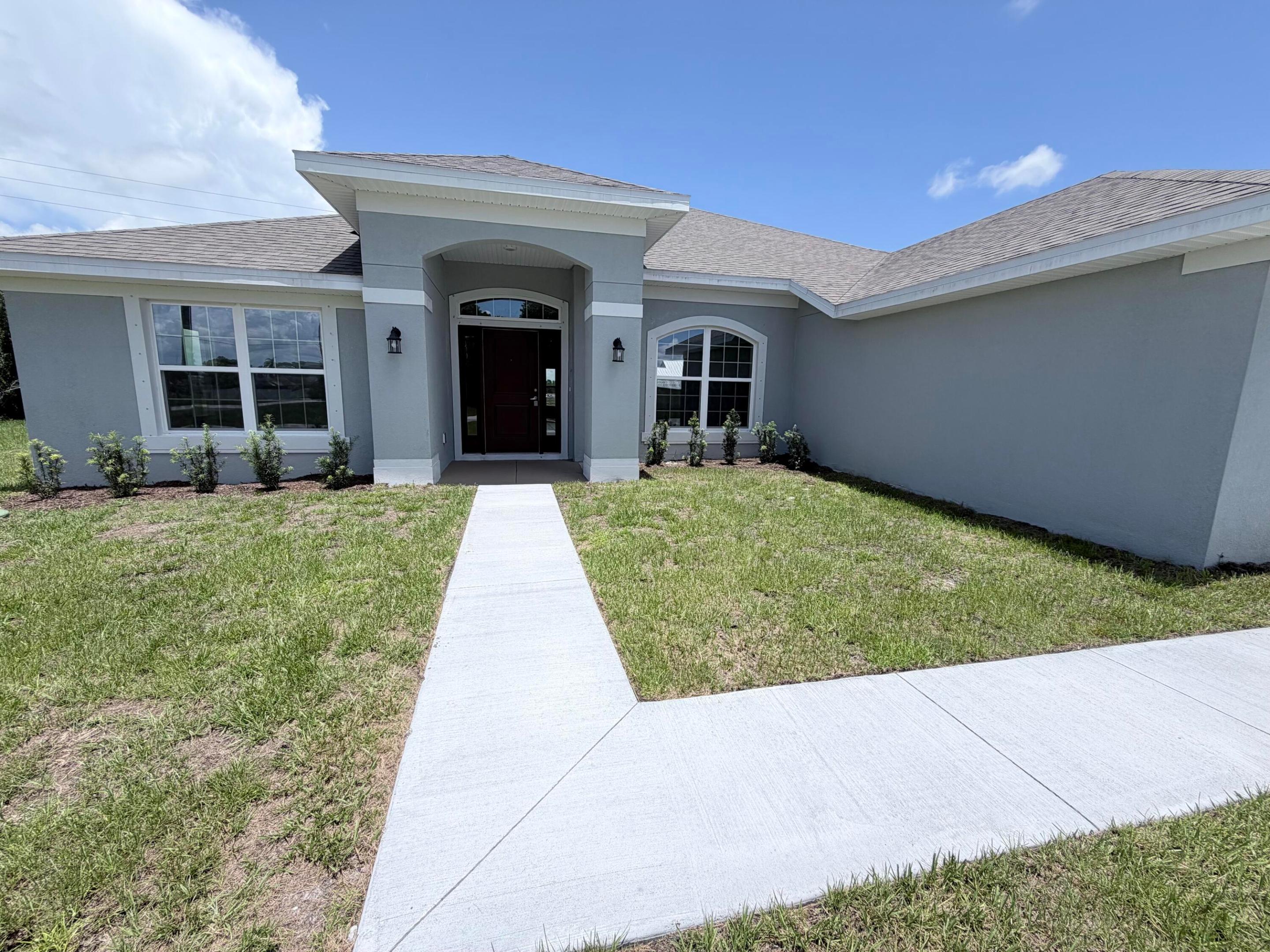 5801 Nw Dana Circle Property Photo 2