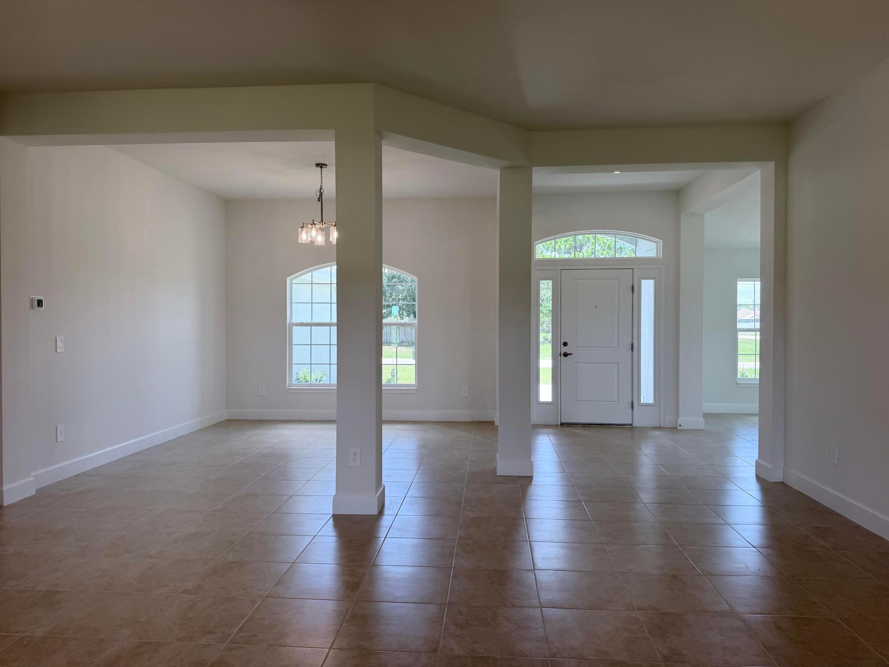 5801 Nw Dana Circle Property Photo 4
