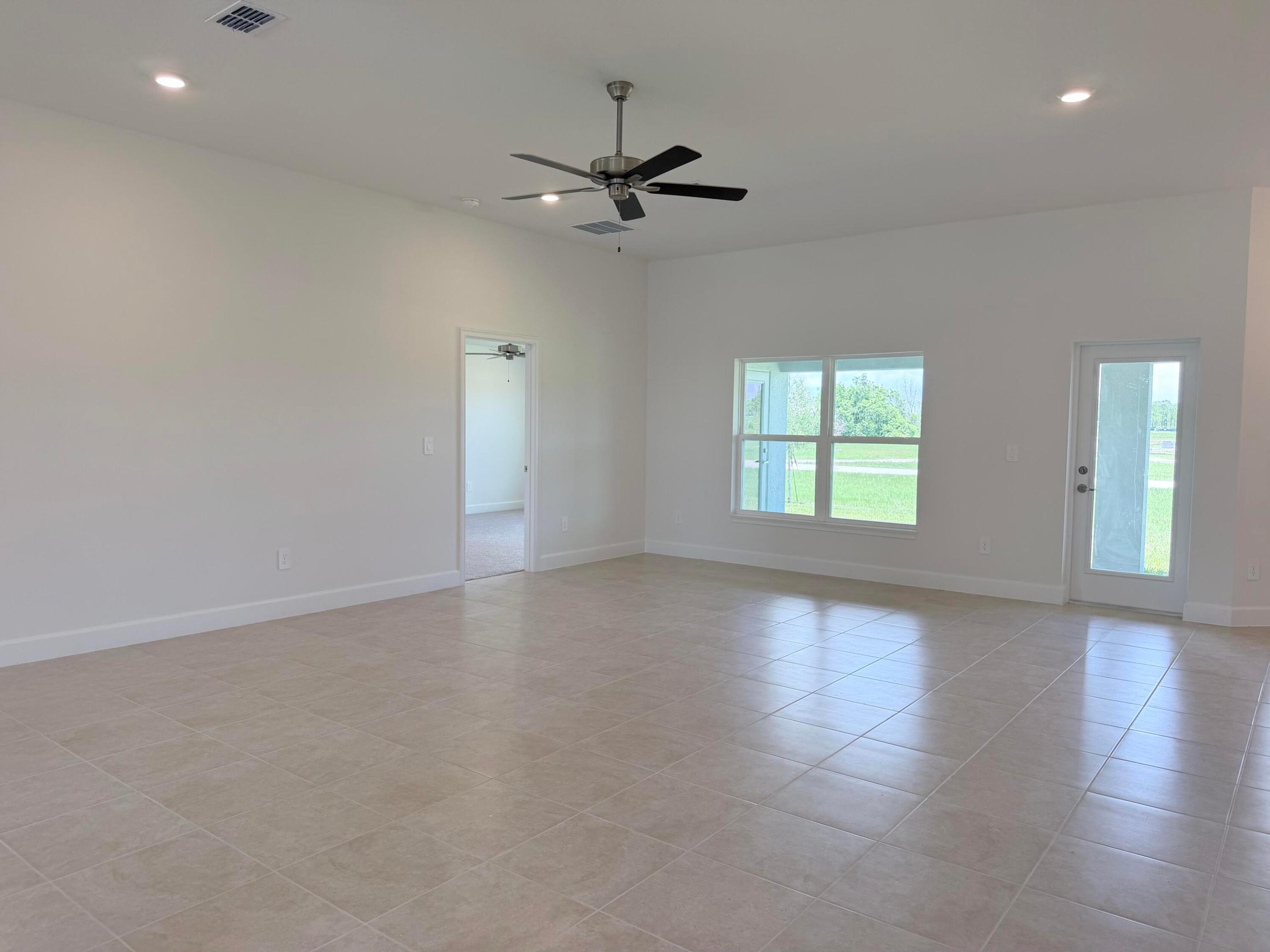 5801 Nw Dana Circle Property Photo 7