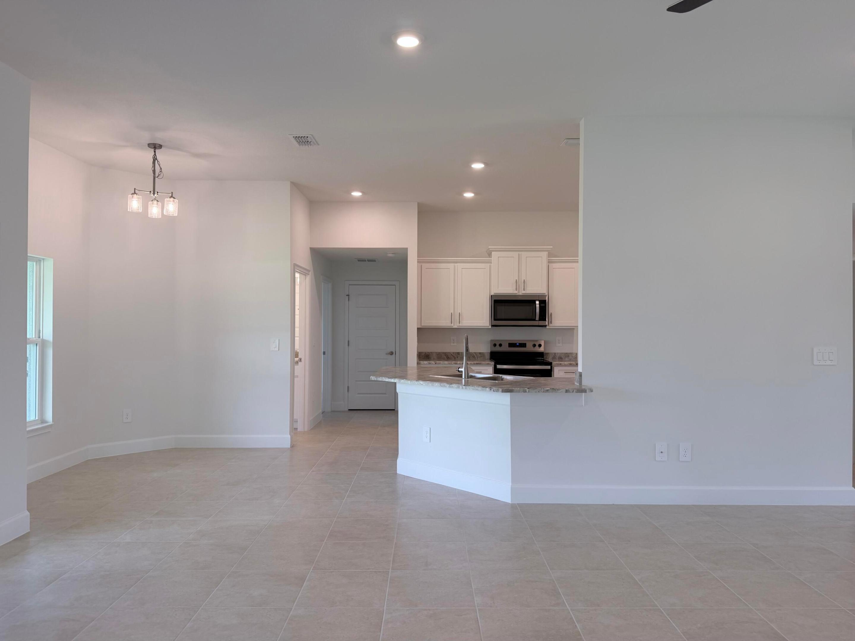 5801 Nw Dana Circle Property Photo 8