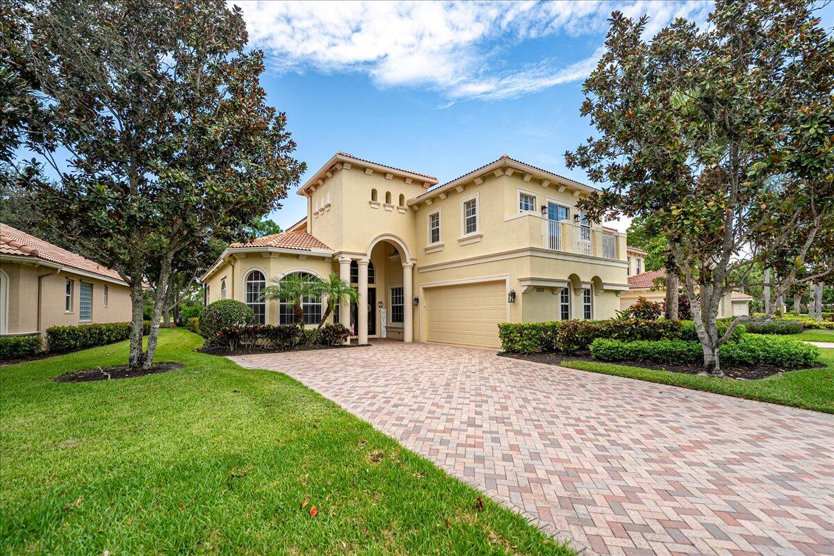 8809 Champions Way Property Photo 1