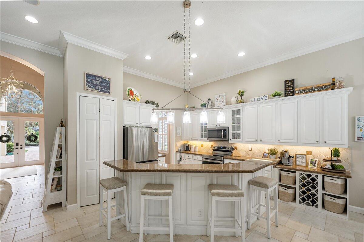 8809 Champions Way Property Photo 10