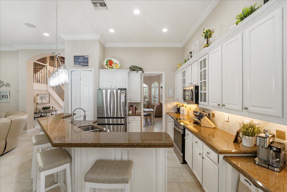 8809 Champions Way Property Photo 11
