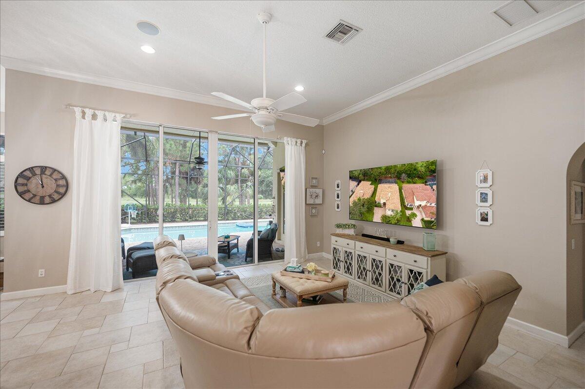 8809 Champions Way Property Photo 12