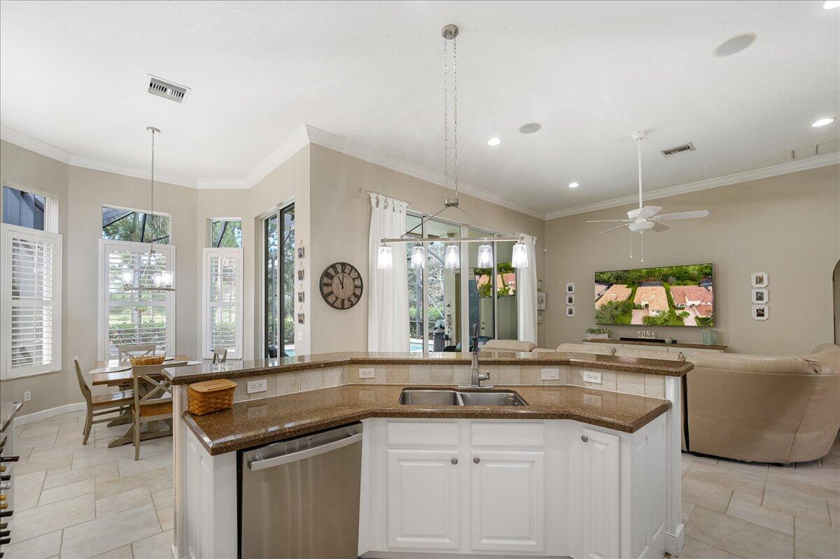 8809 Champions Way Property Photo 14