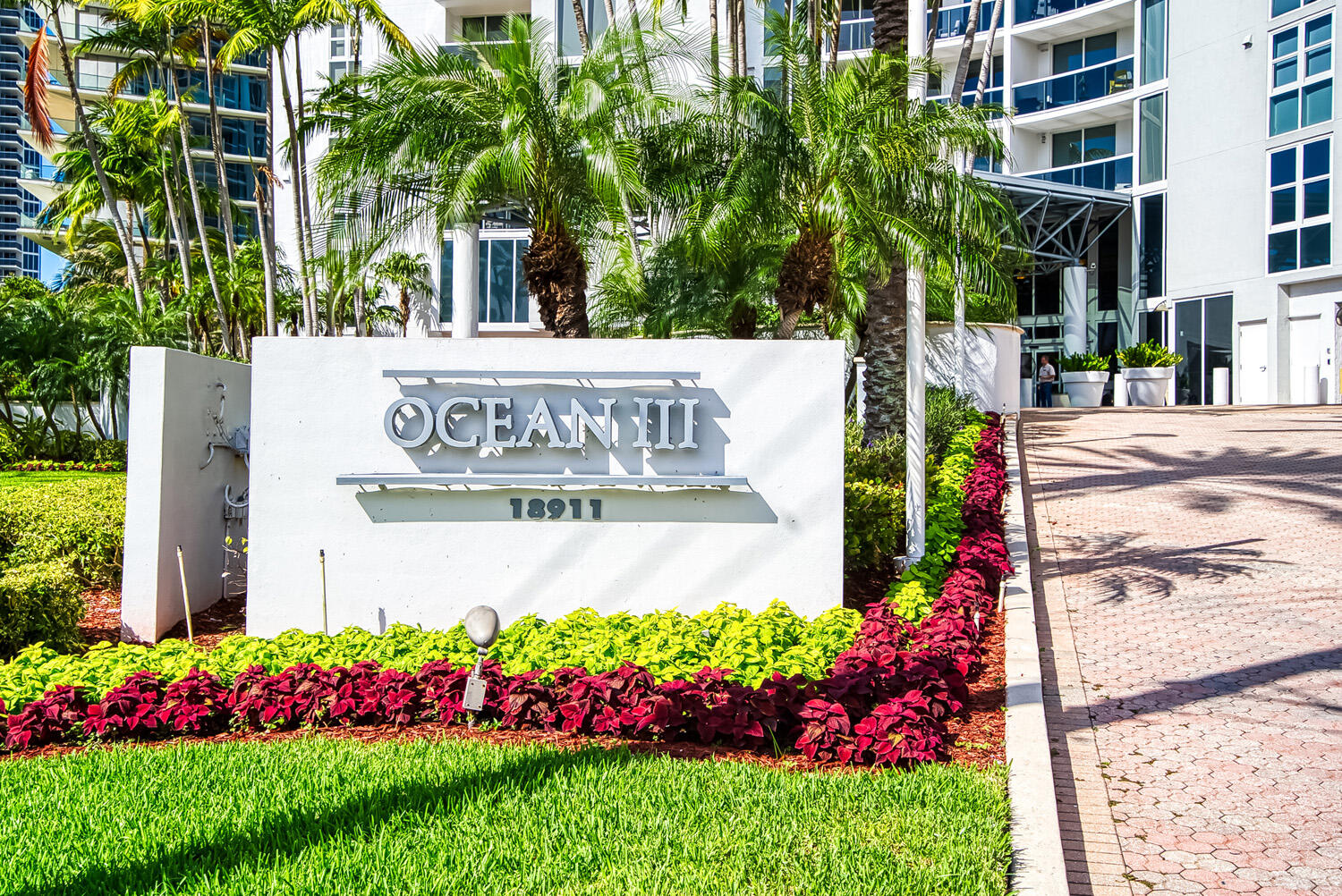 18911 Collins Avenue 506 Property Photo 11
