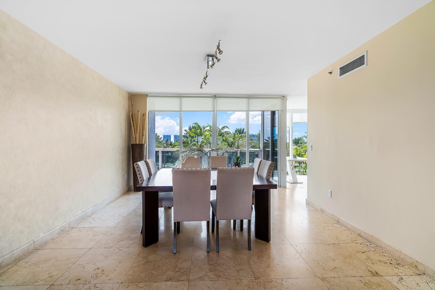 18911 Collins Avenue 506 Property Photo 24