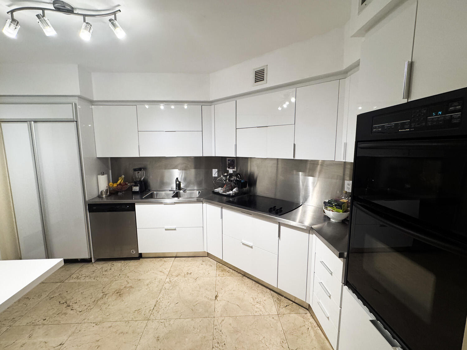 18911 Collins Avenue 506 Property Photo 30