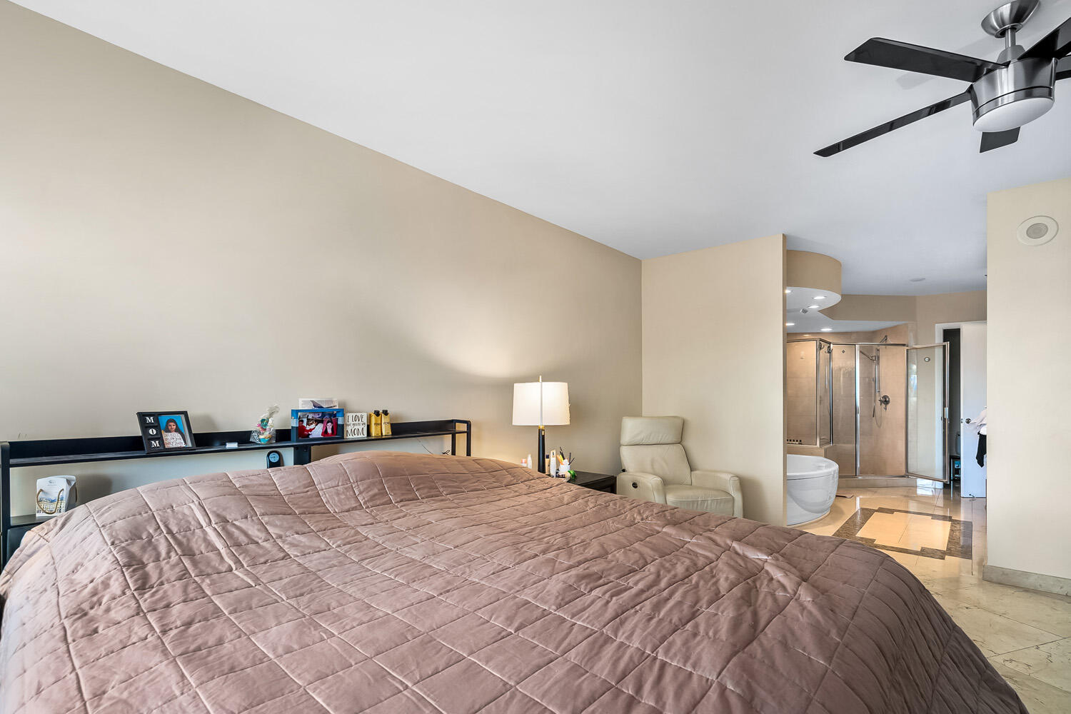 18911 Collins Avenue 506 Property Photo 34