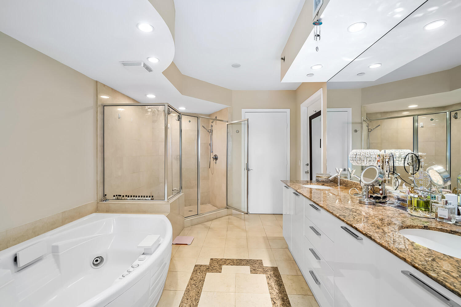 18911 Collins Avenue 506 Property Photo 36