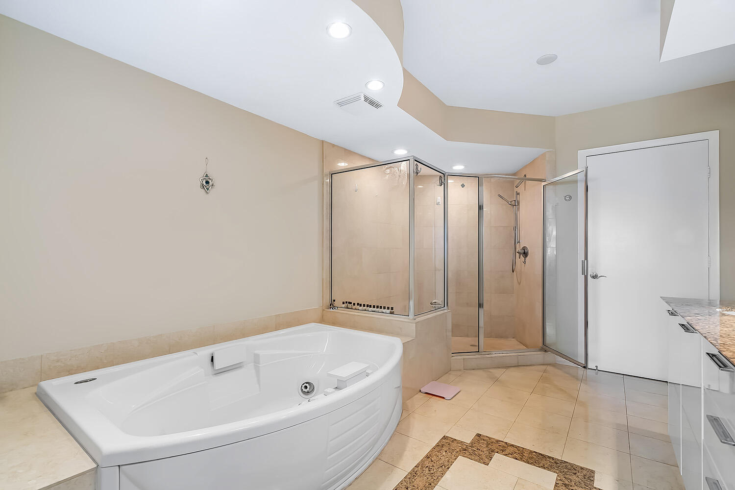 18911 Collins Avenue 506 Property Photo 37