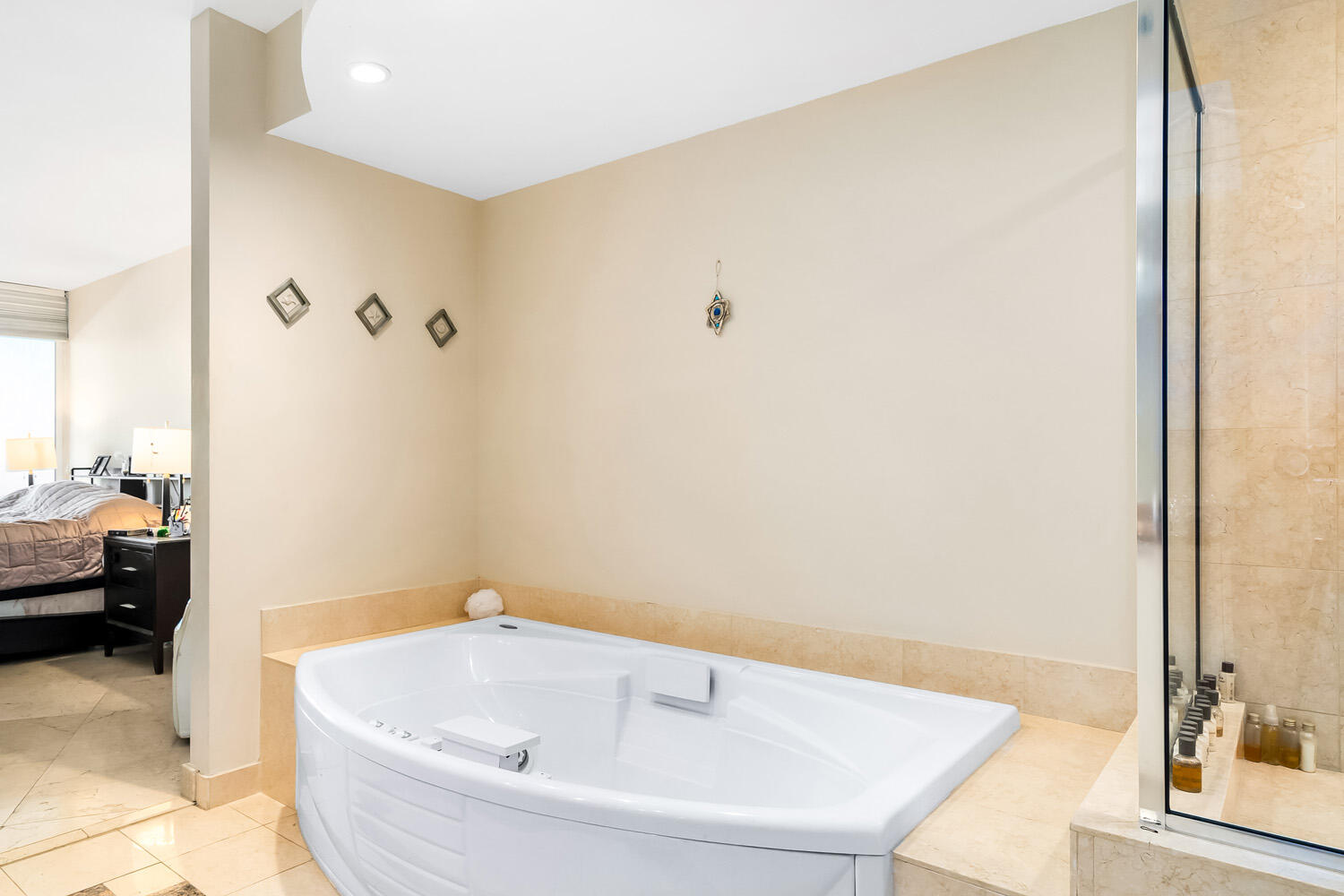 18911 Collins Avenue 506 Property Photo 39