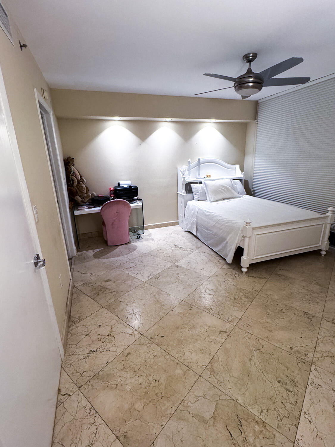 18911 Collins Avenue 506 Property Photo 45