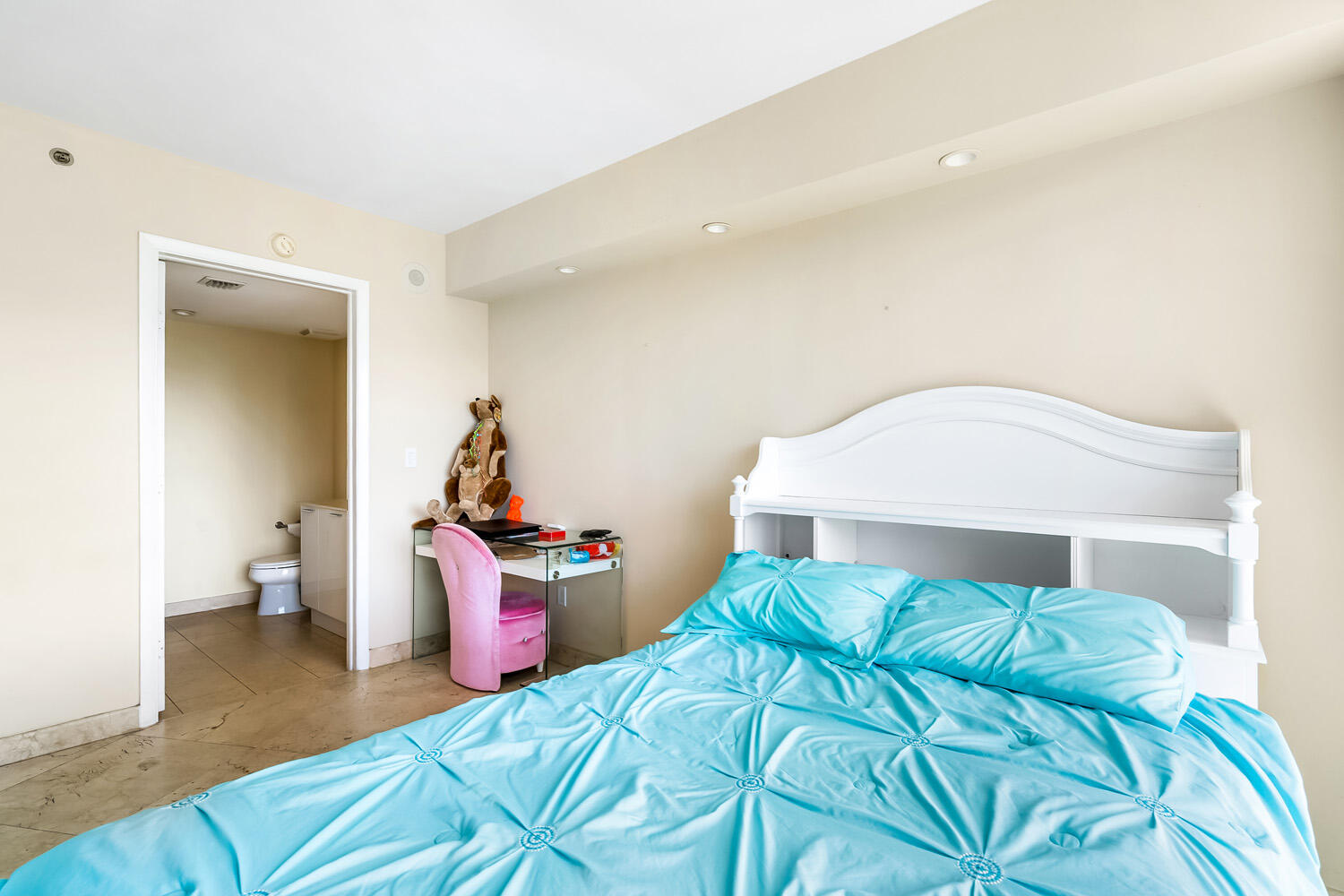 18911 Collins Avenue 506 Property Photo 47