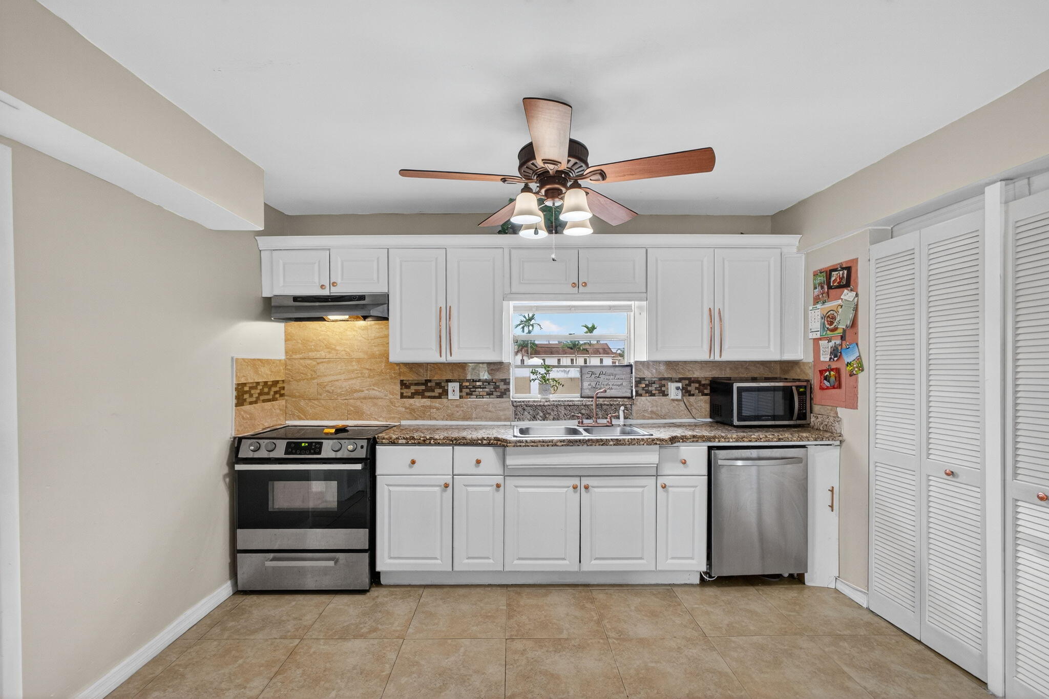 1136 W 7th Street Property Photo 2