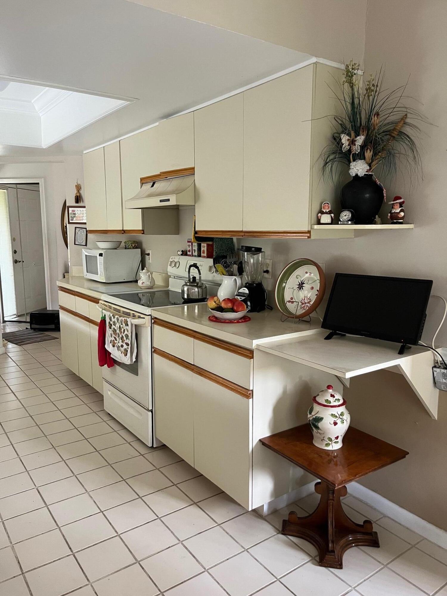 139 Meander Circle Property Photo 10