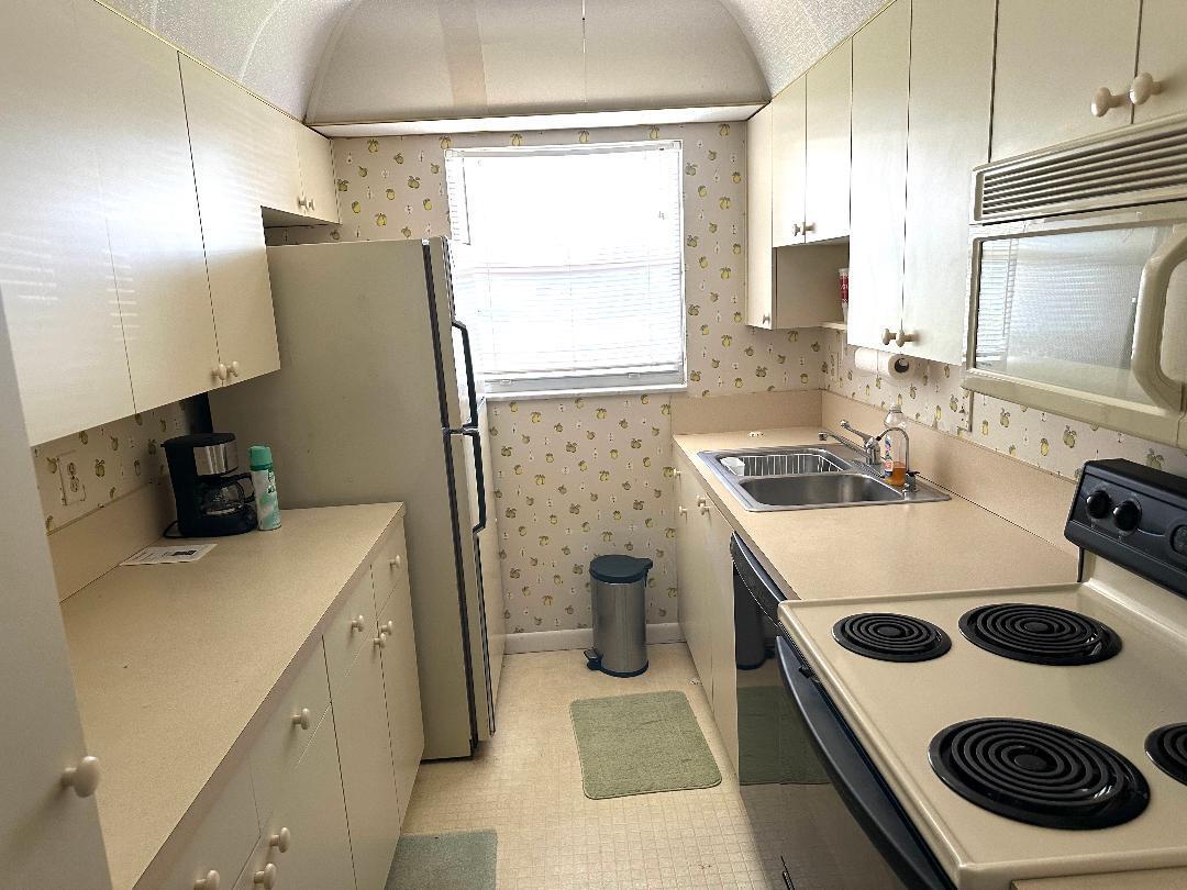135 South Boulevard A Property Photo 11