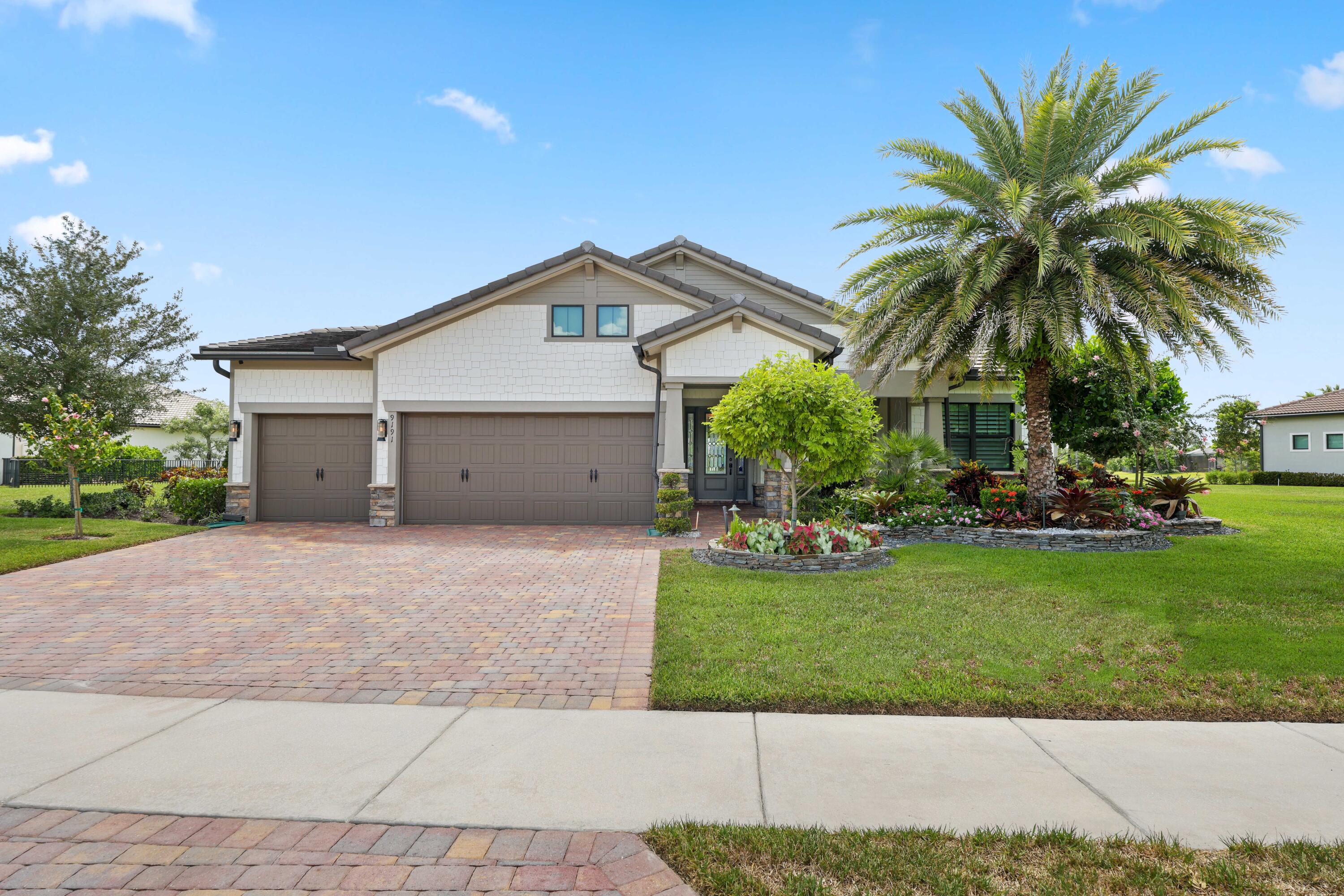 9191 Balsamo Drive Property Photo 3