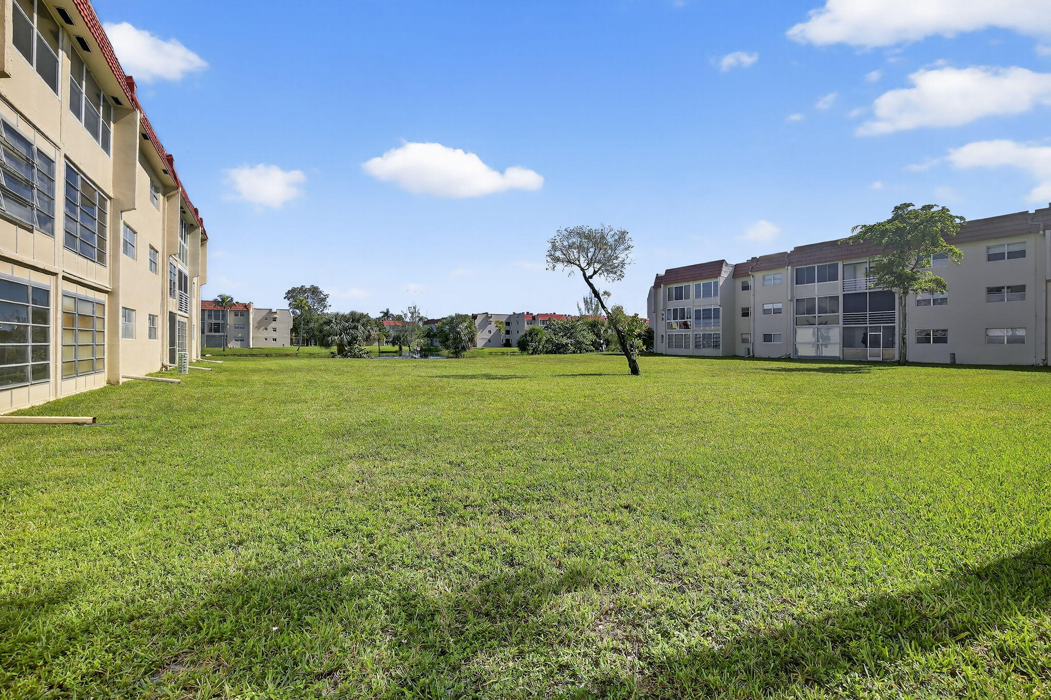 2951 Sunrise Lakes Drive E 107 Property Photo 25