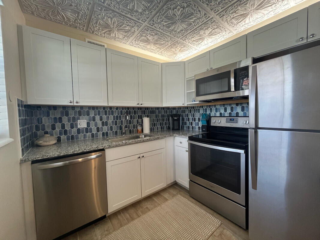 2600 Se Ocean Boulevard B7 Property Photo 2