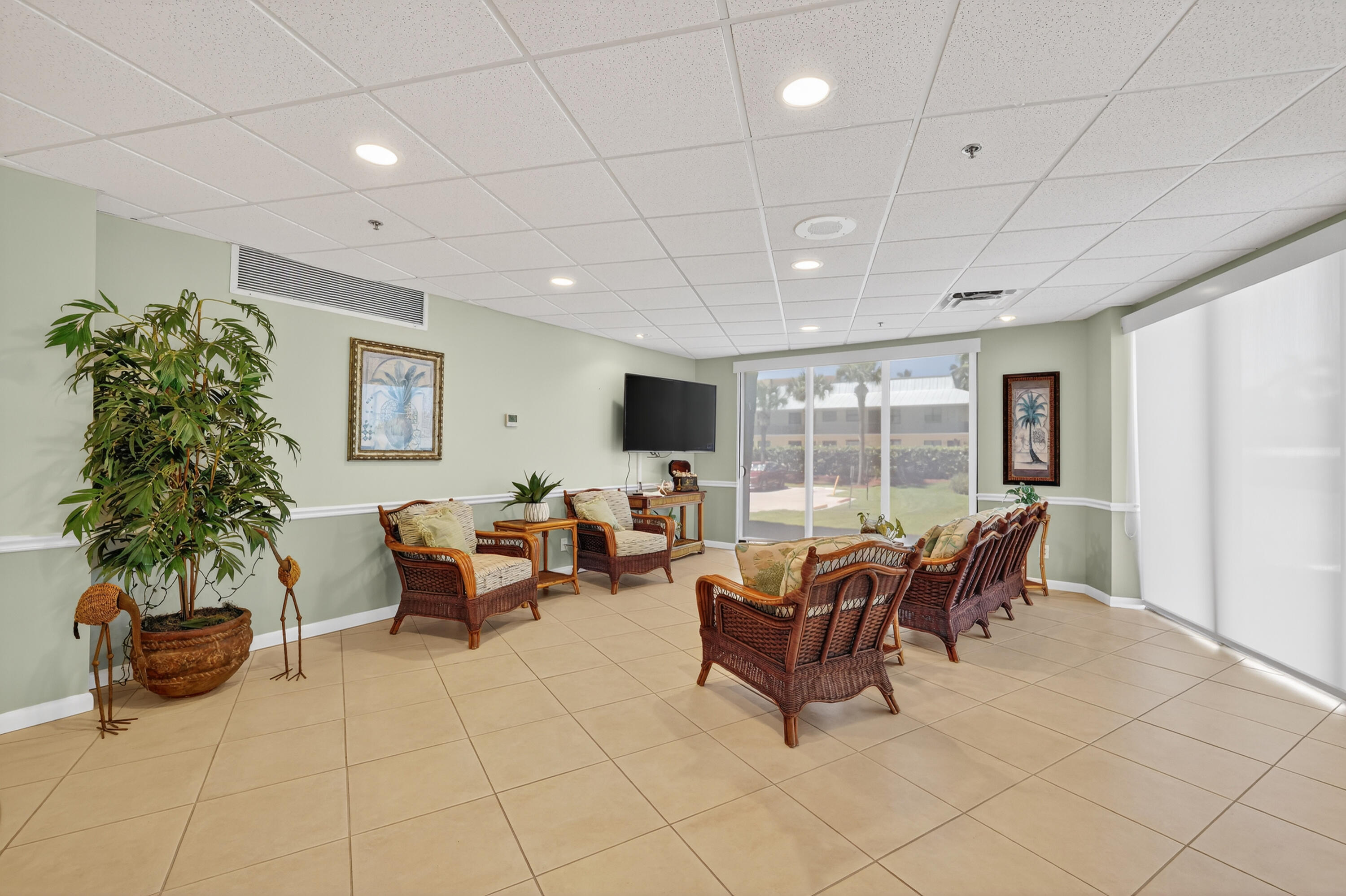 801 S Ocean Drive 910 Property Photo 10