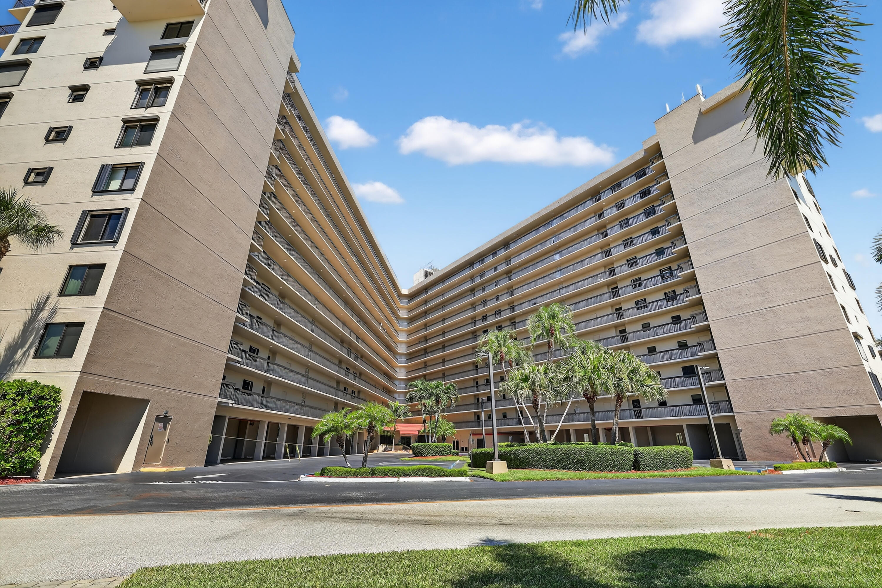 801 S Ocean Drive 910 Property Photo 27