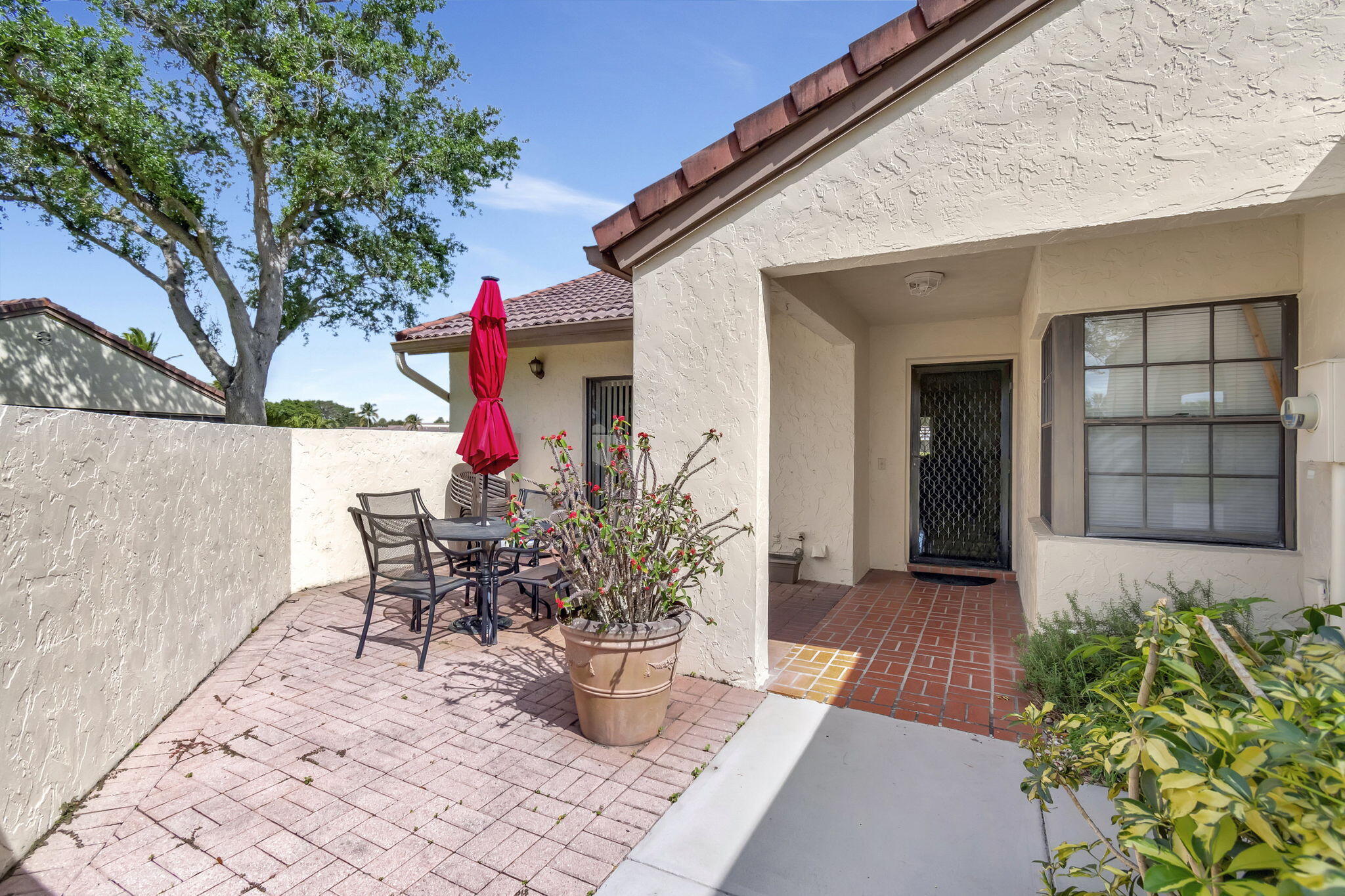 5531 Parkwalk Circle E Property Photo 2
