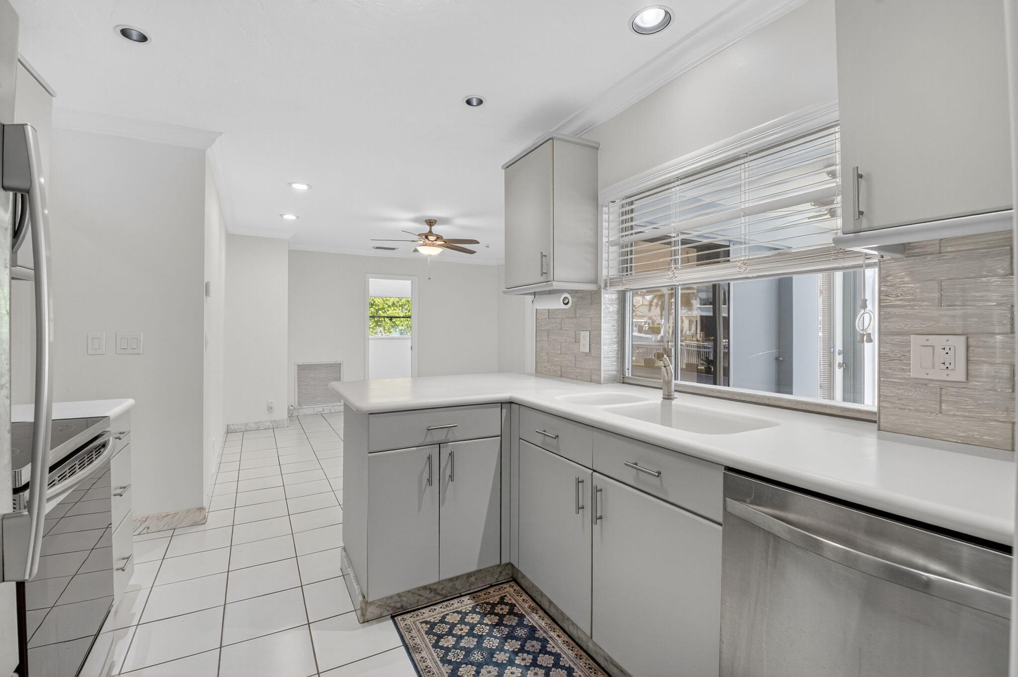 937 Banyan Drive Property Photo 8