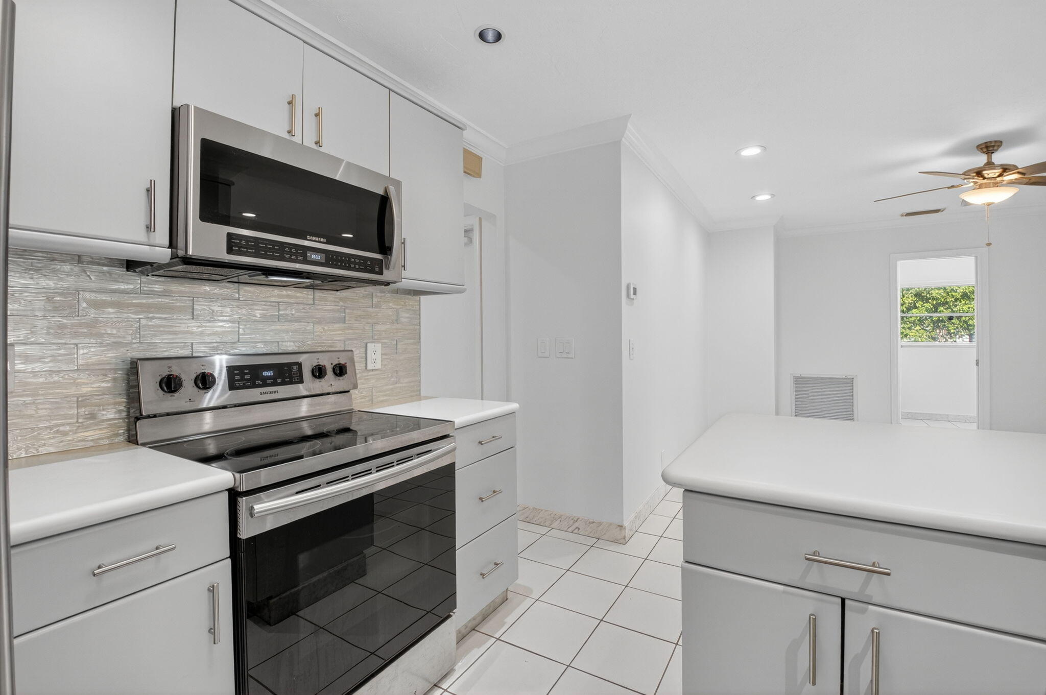 937 Banyan Drive Property Photo 9