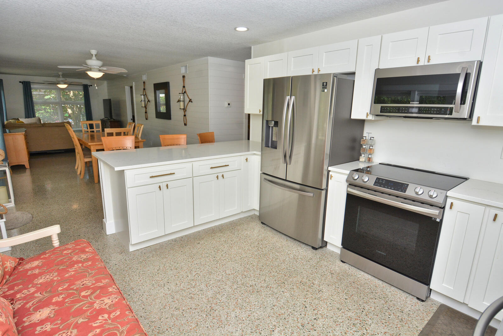 1395 Ne Flora Place Property Photo 6