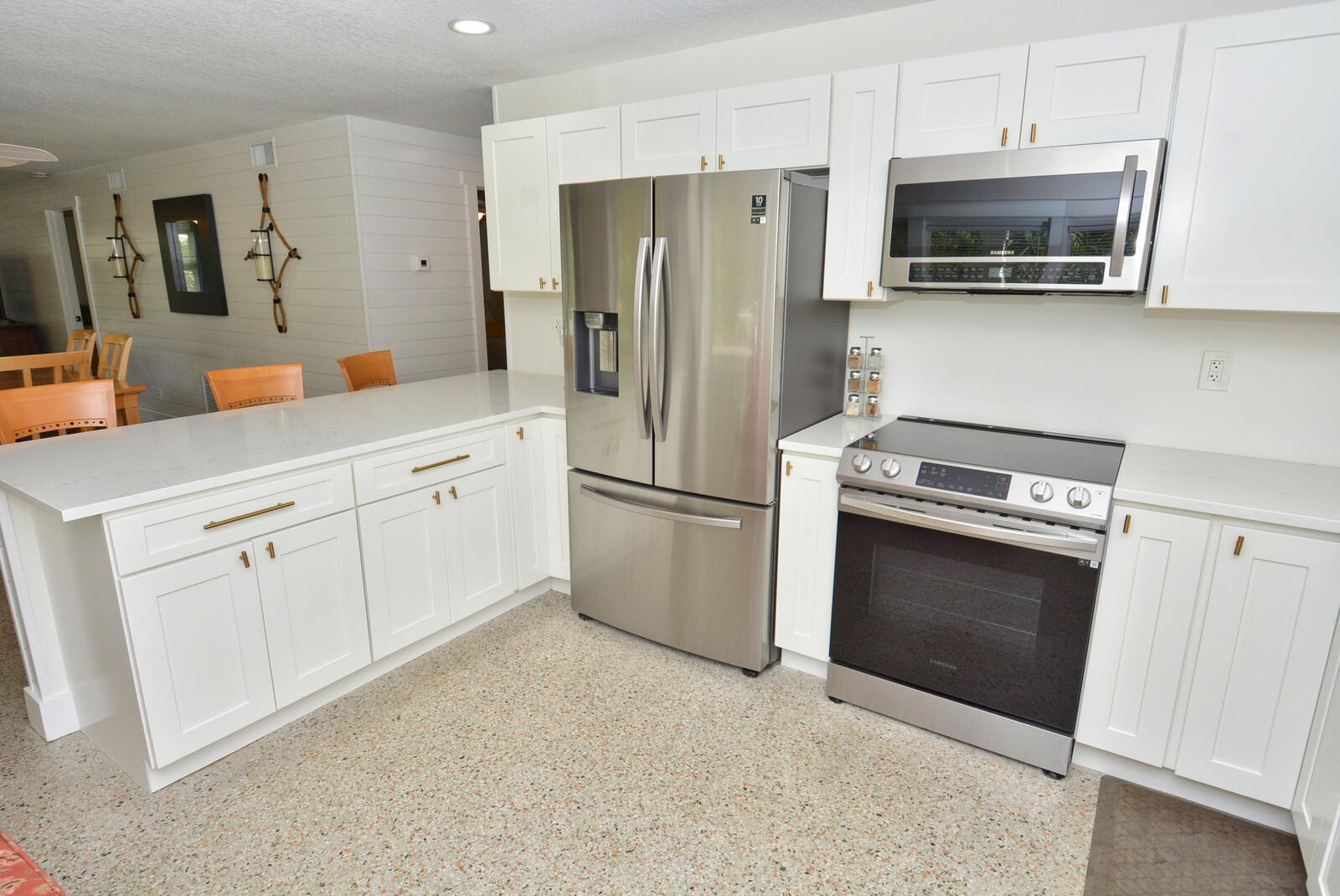 1395 Ne Flora Place Property Photo 11