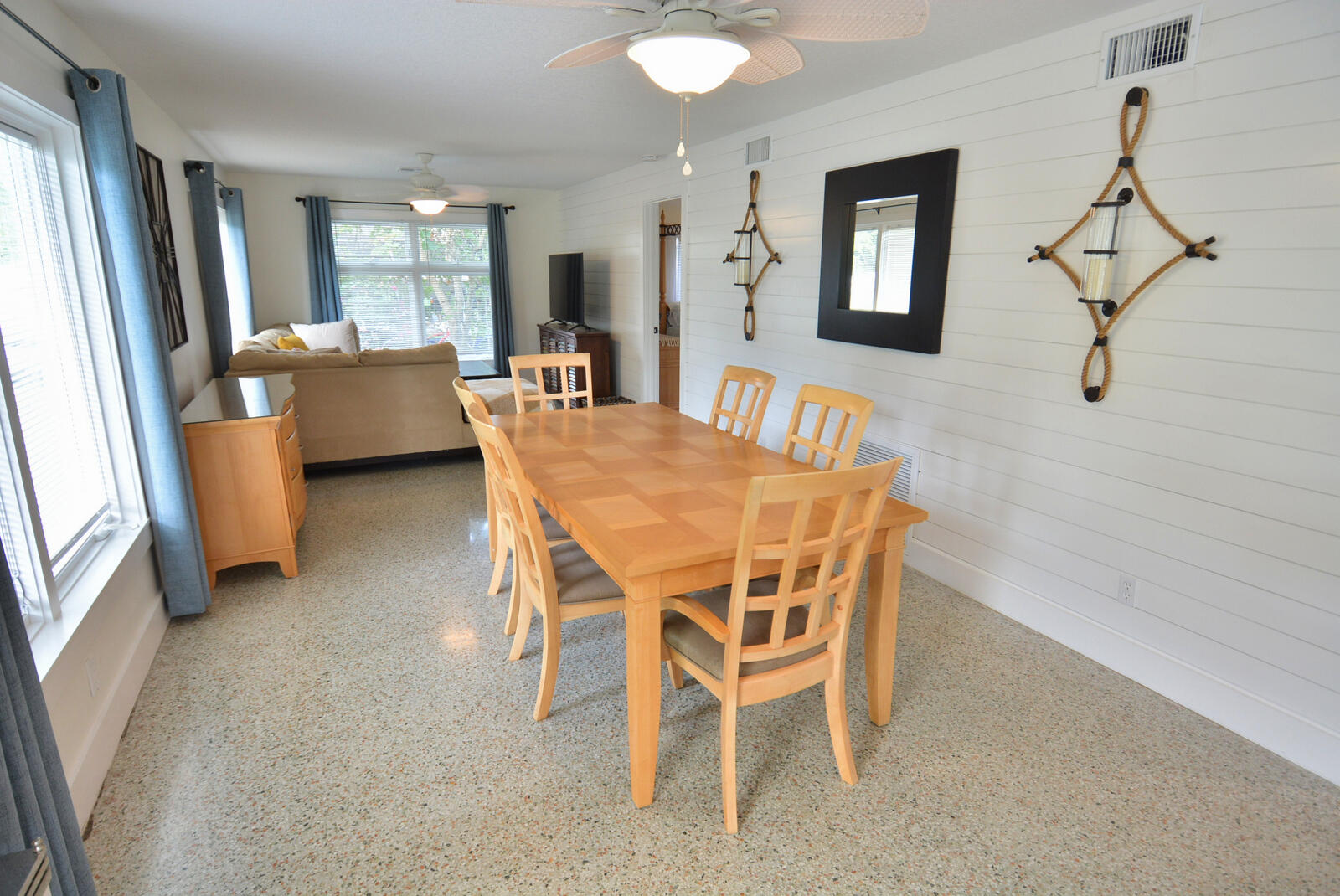 1395 Ne Flora Place Property Photo 16