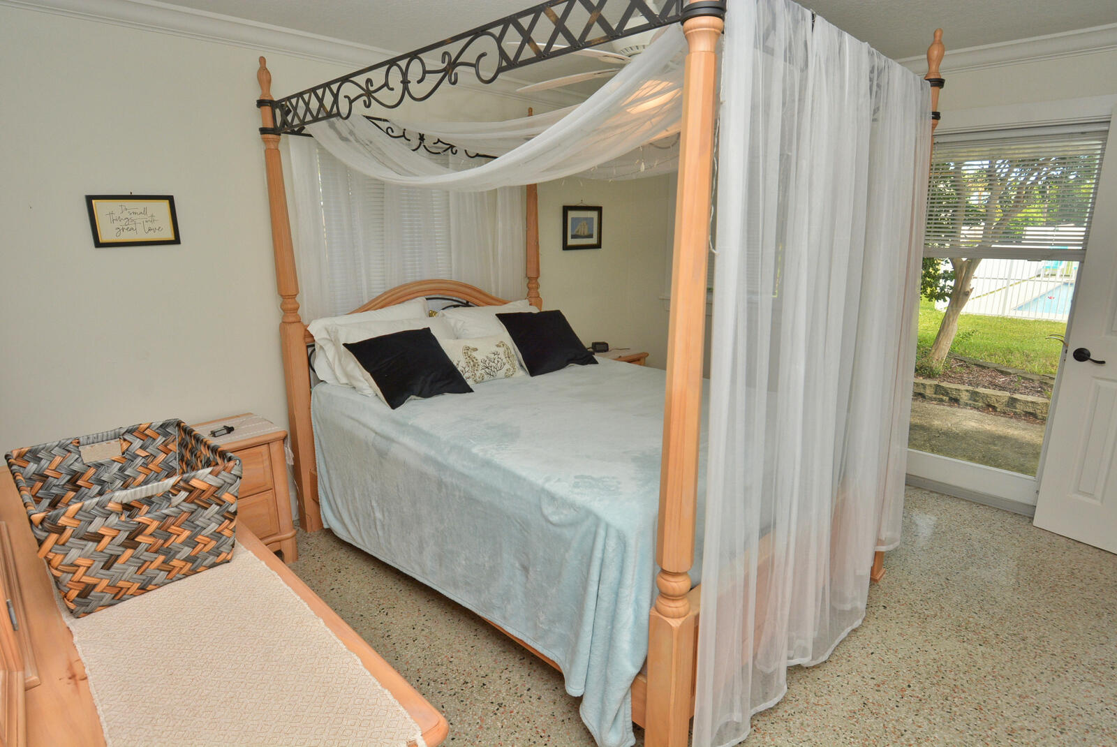 1395 Ne Flora Place Property Photo 23