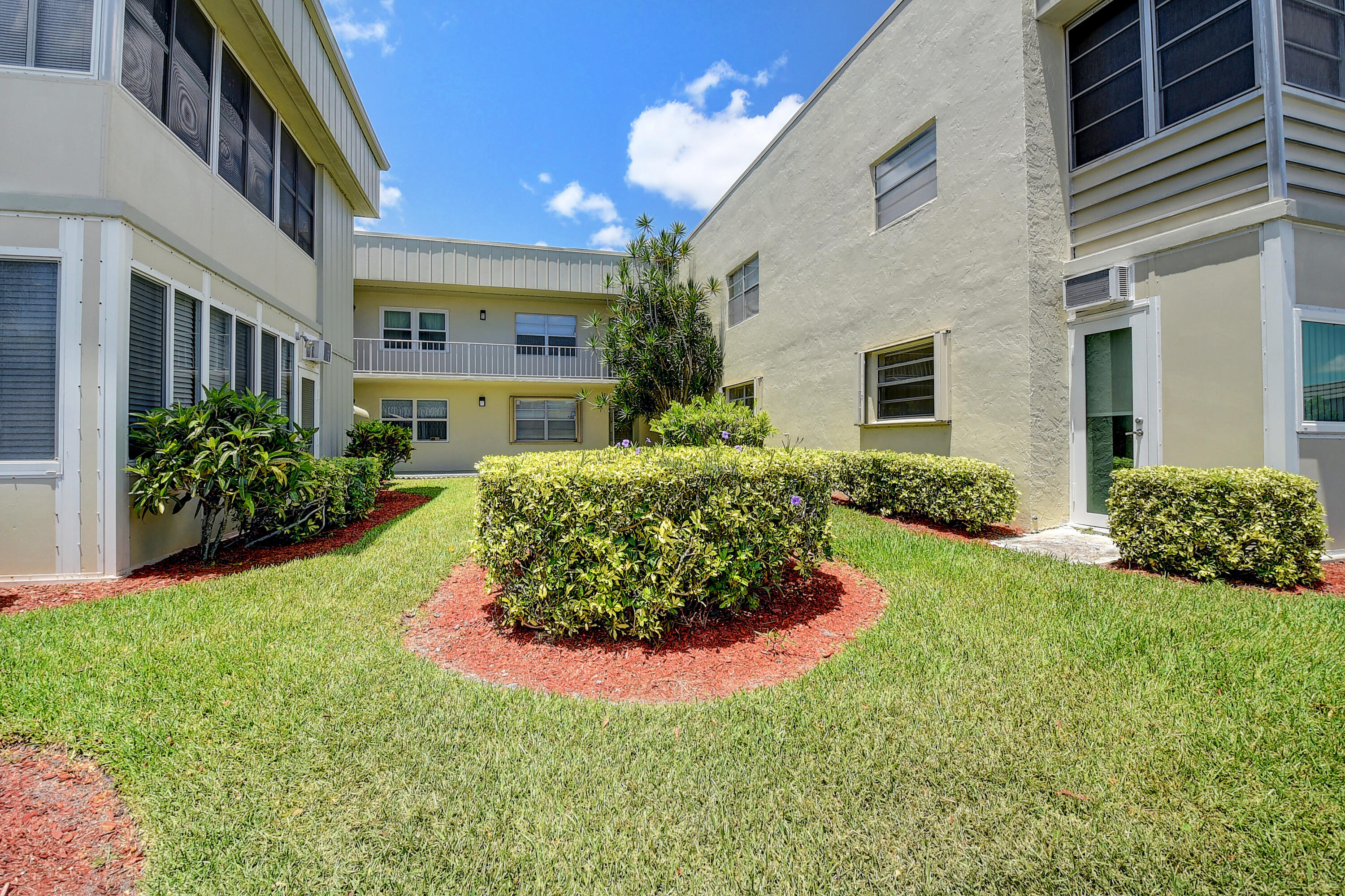 318 Monaco G G Property Photo 4