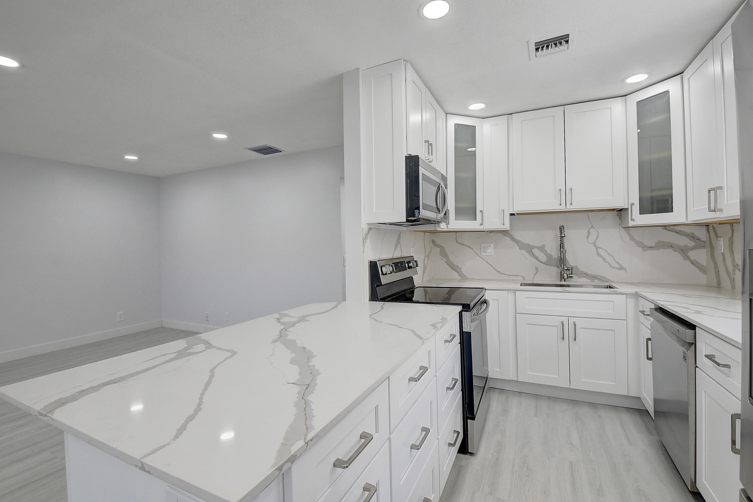 318 Monaco G G Property Photo 17