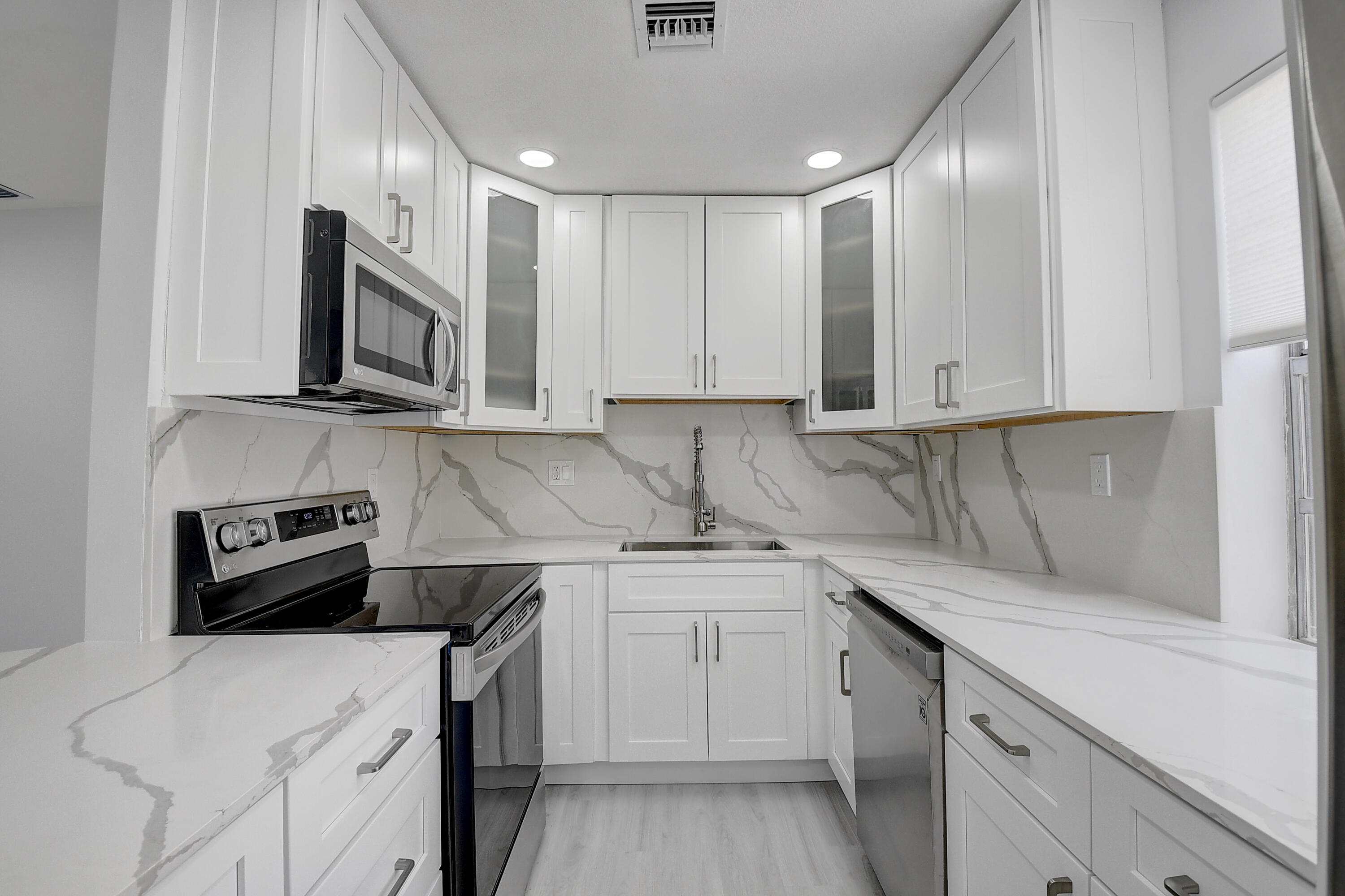 318 Monaco G G Property Photo 18