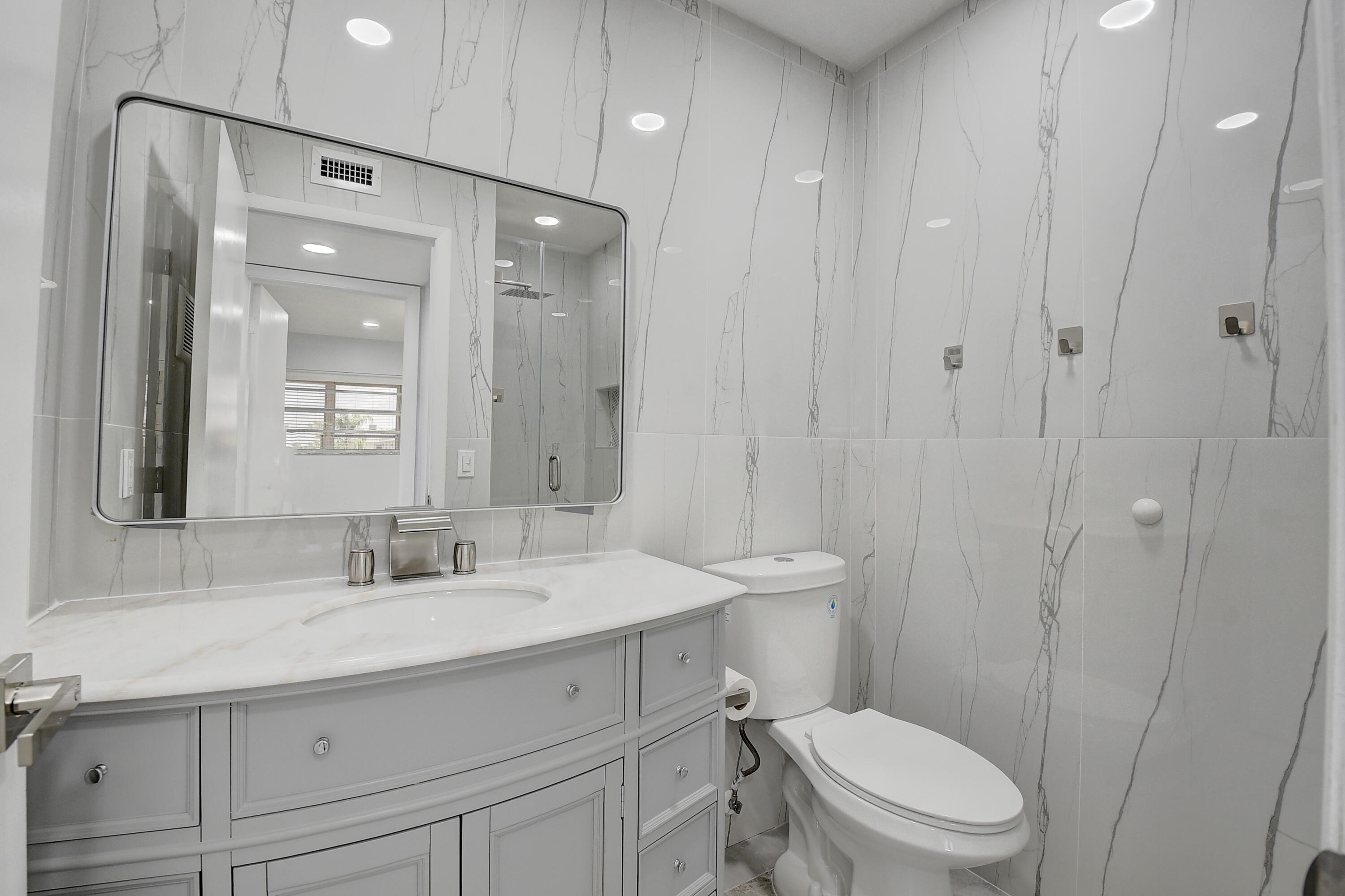 318 Monaco G G Property Photo 25