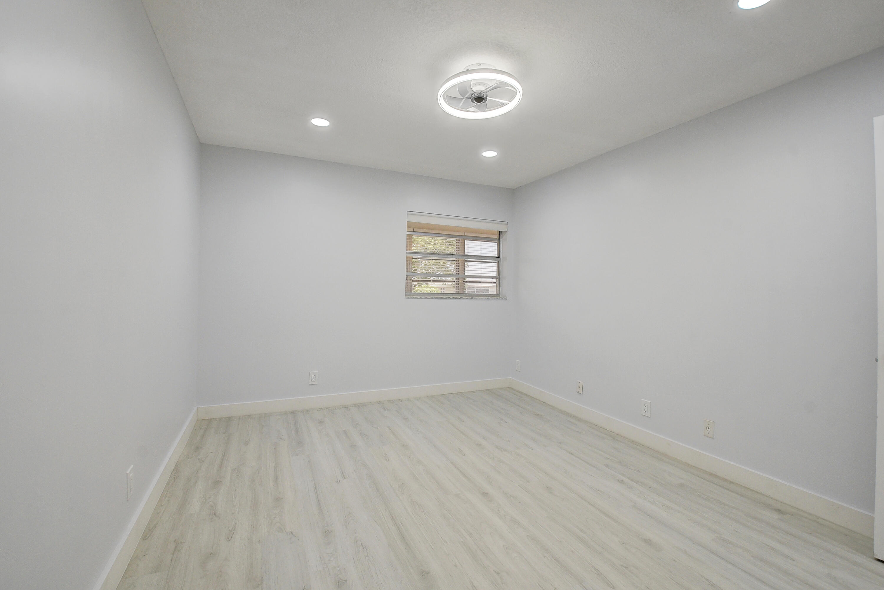 318 Monaco G G Property Photo 26