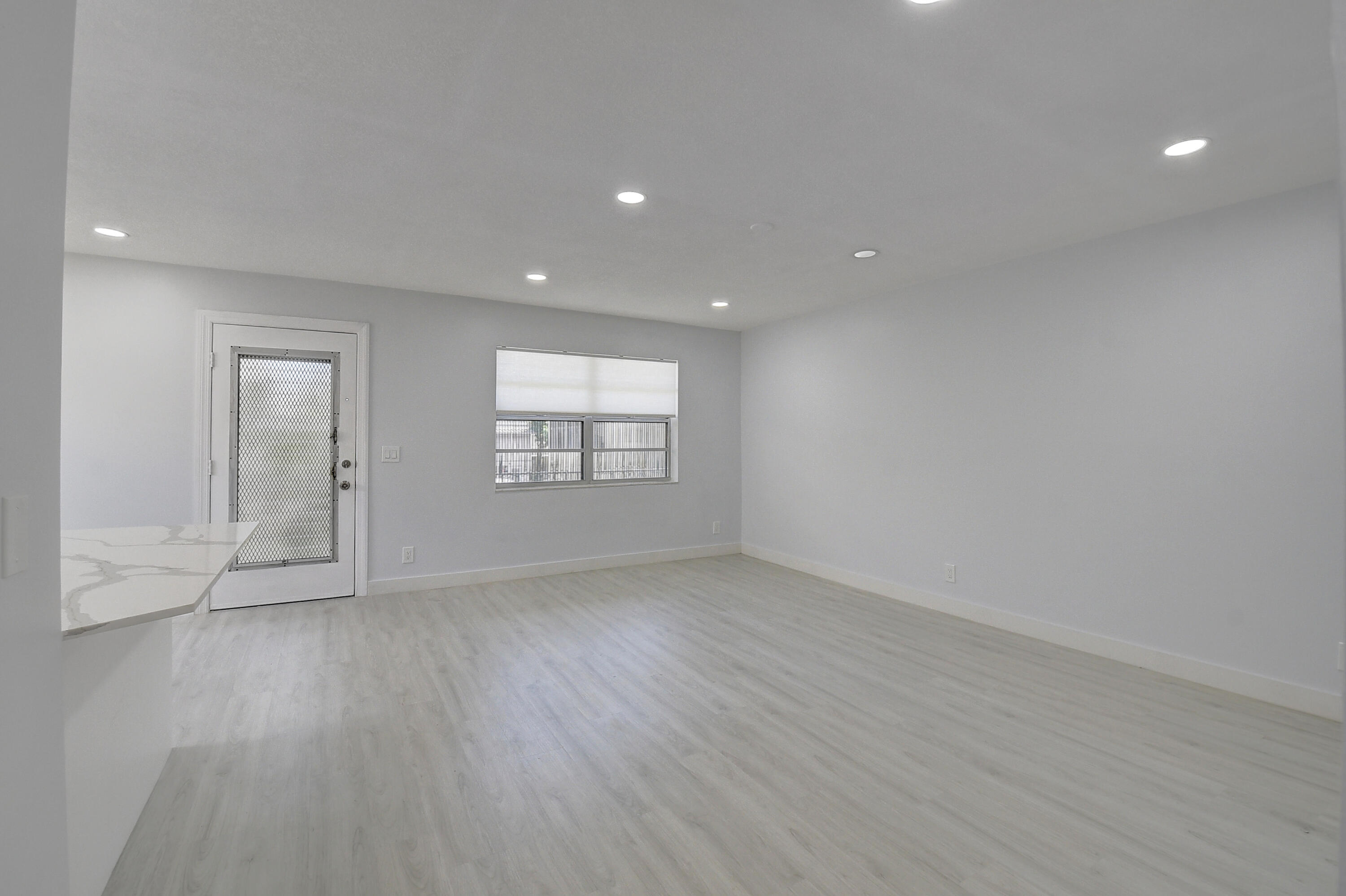 318 Monaco G G Property Photo 31