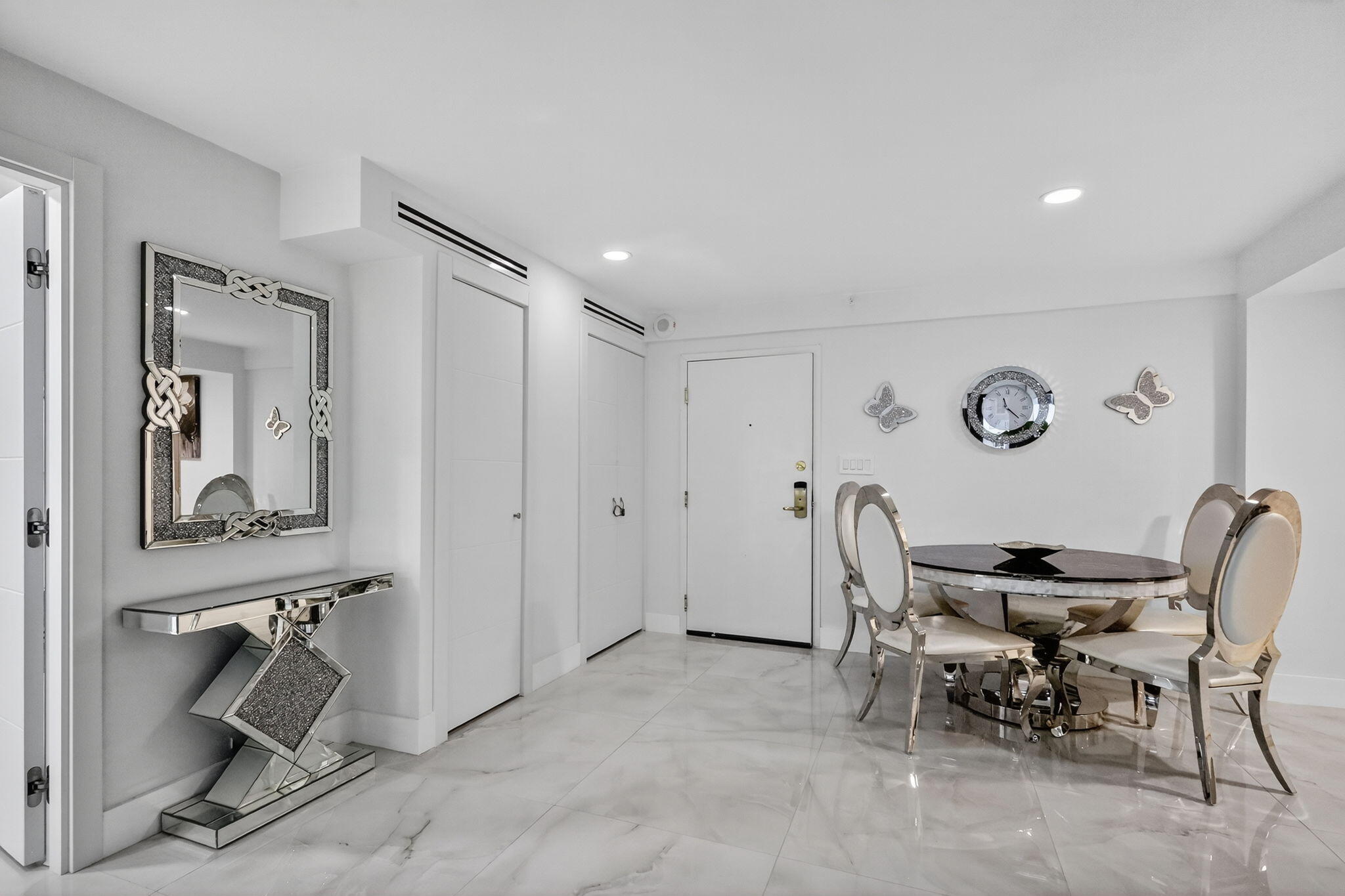 5225 Collins Avenue 1408 Property Photo 6