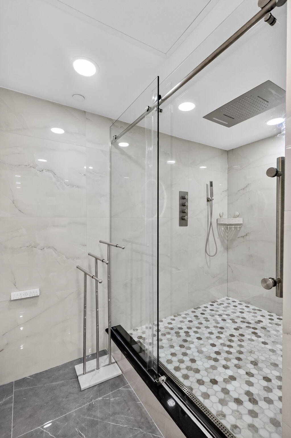 5225 Collins Avenue 1408 Property Photo 14