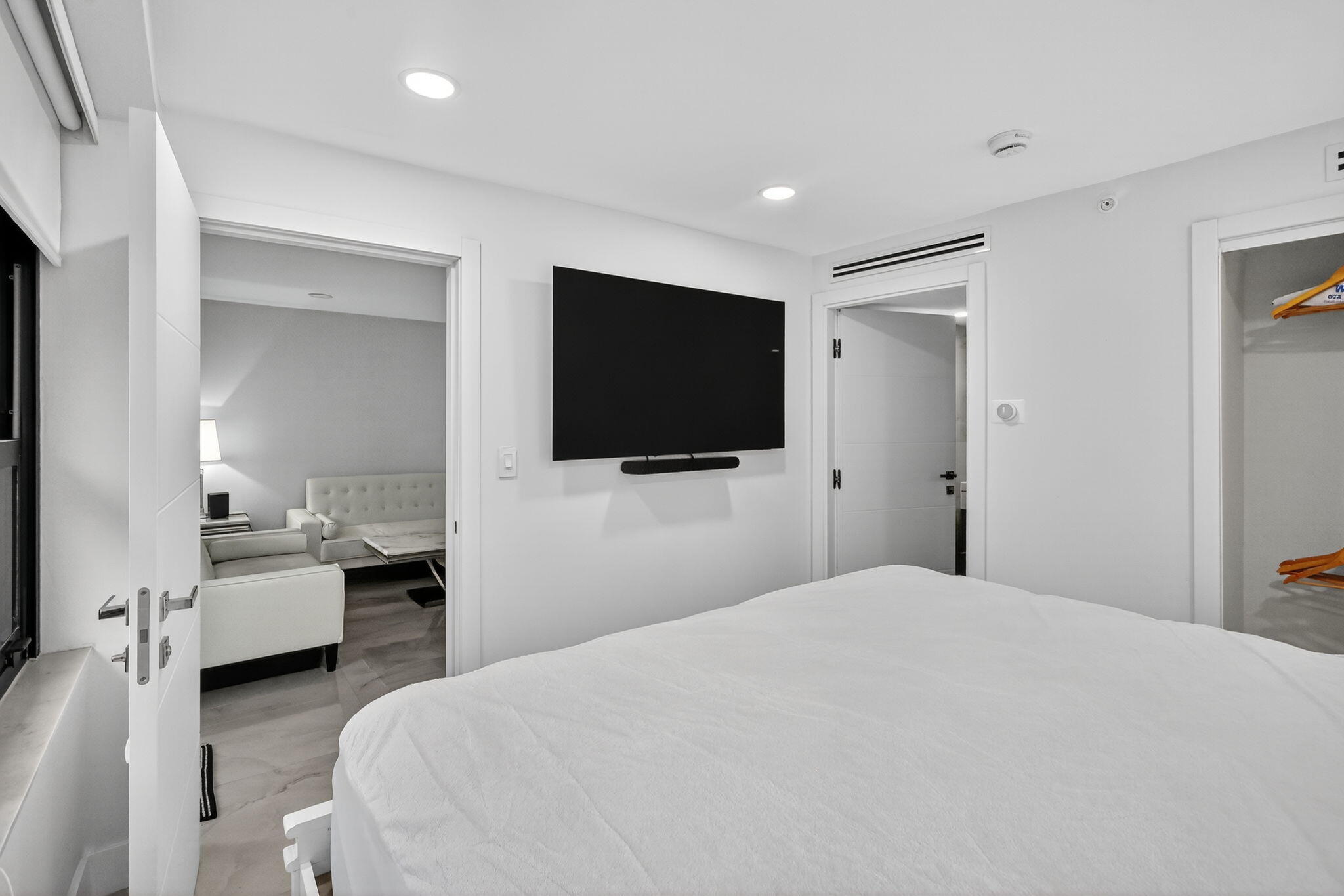 5225 Collins Avenue 1408 Property Photo 17