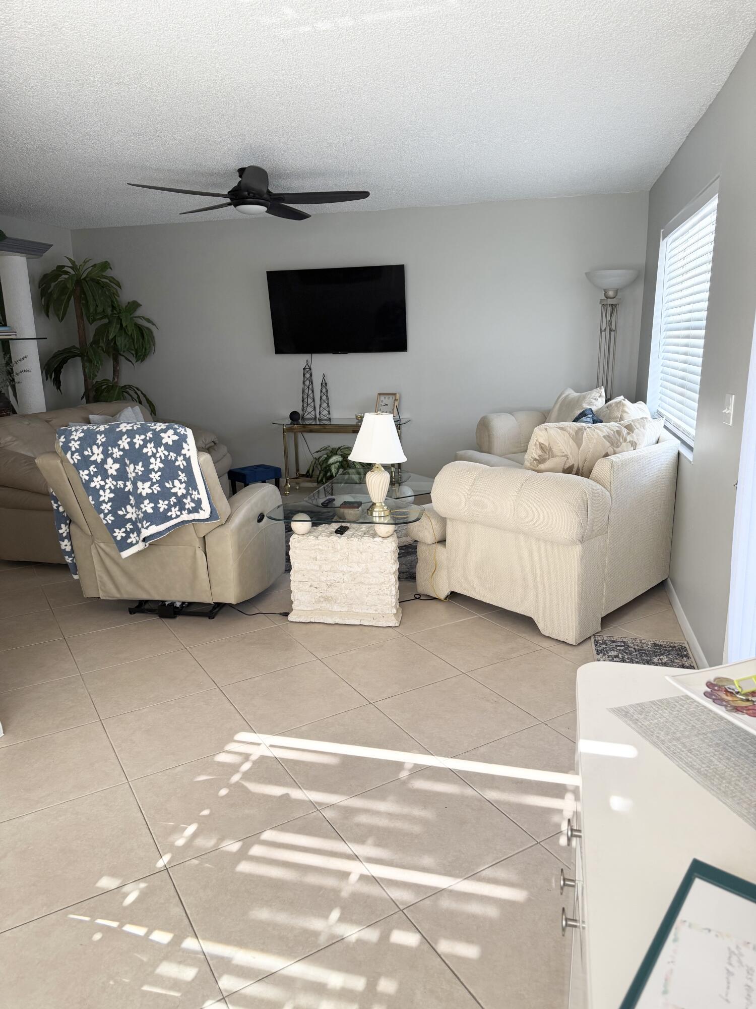 177 Burgundy D Property Photo 4