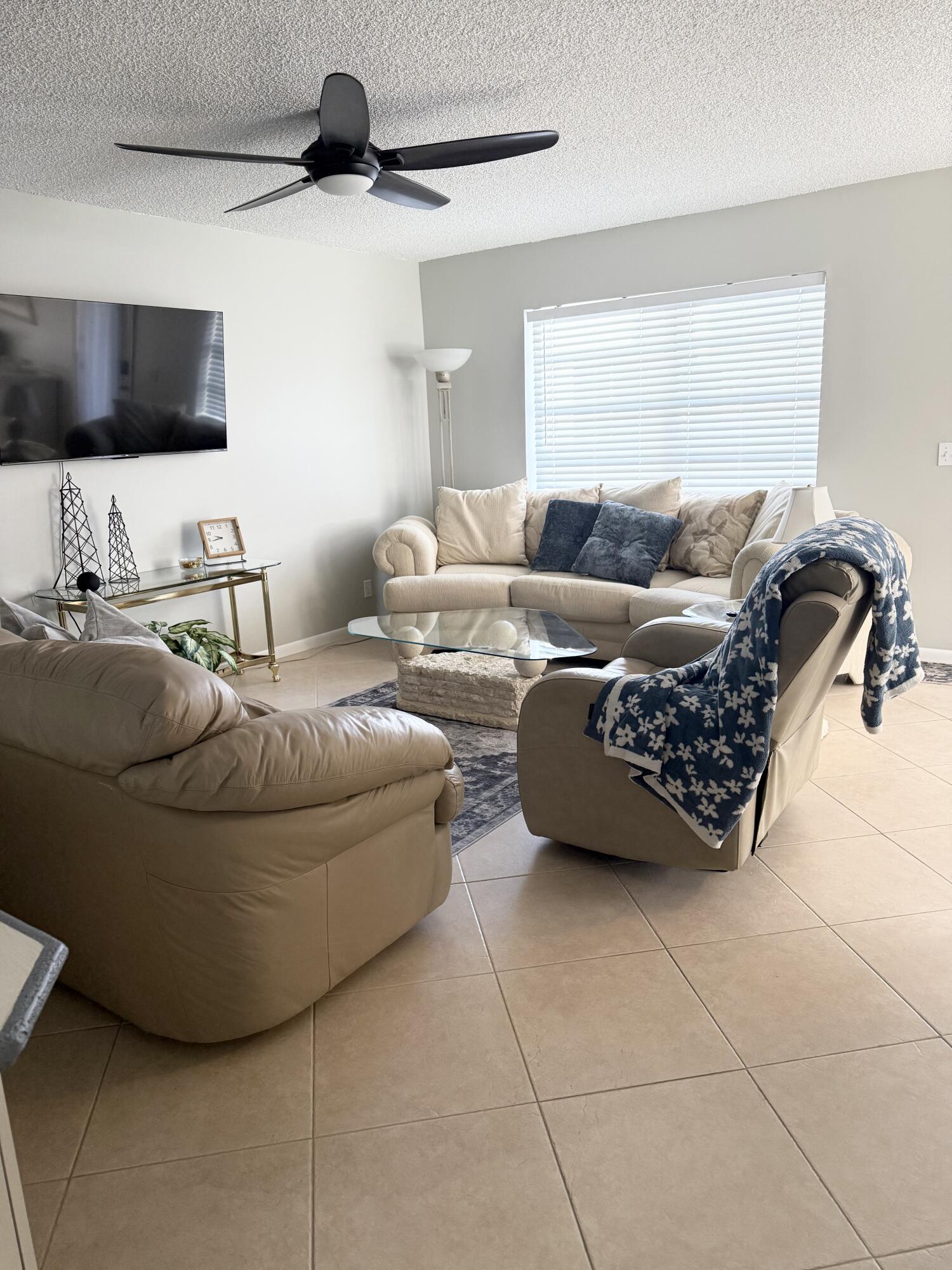 177 Burgundy D Property Photo 5