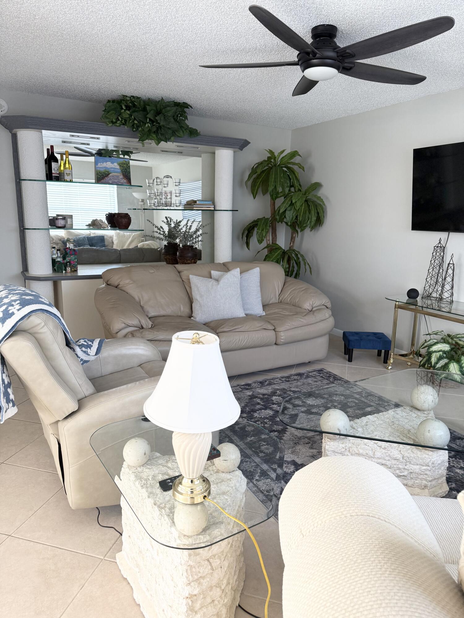 177 Burgundy D Property Photo 6