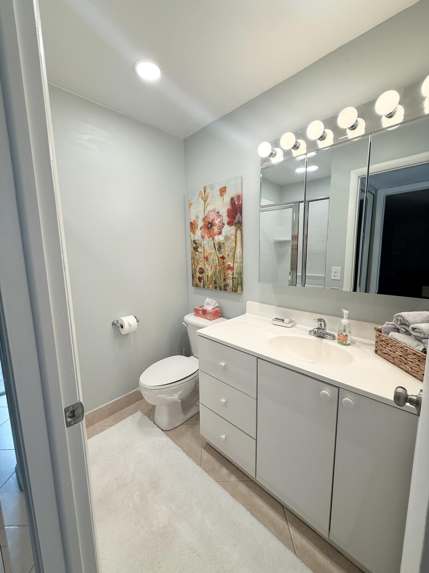 177 Burgundy D Property Photo 10