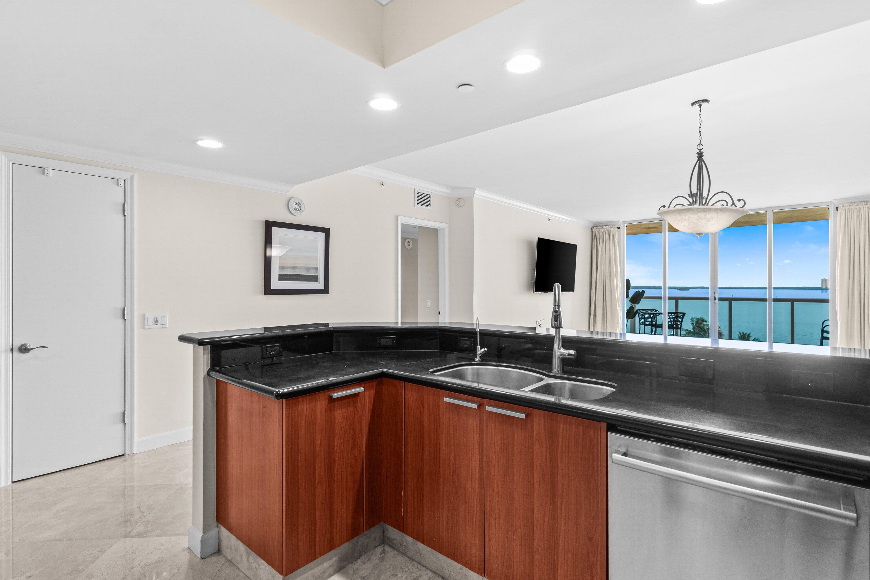 2650 Lake Shore Drive 703 Property Photo 7